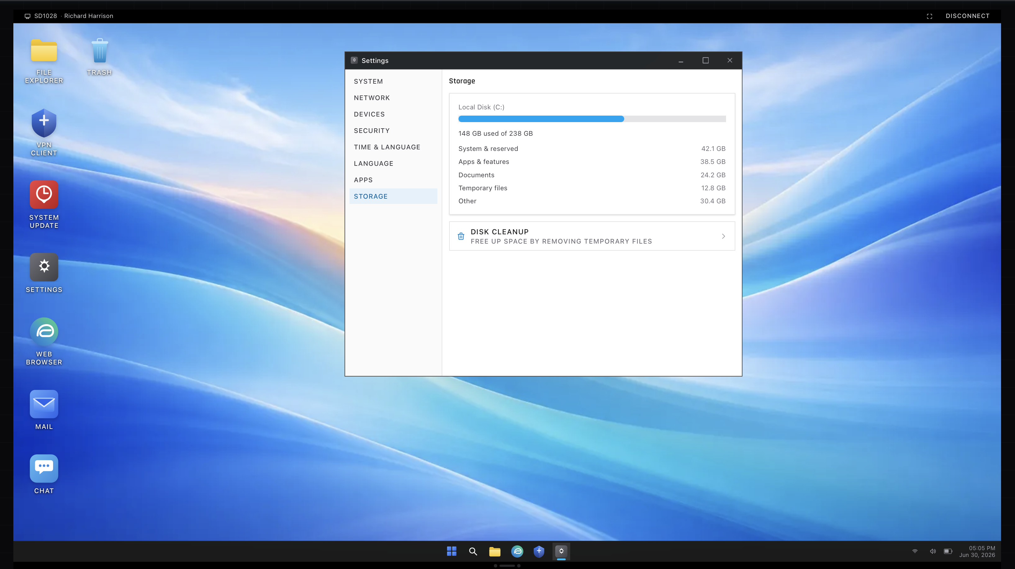 The storage settings showing a nearly full disk and a disk cleanup option in the ServiceDesk Simulator